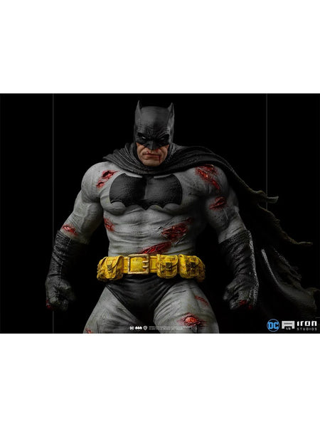 DC Comics The Dark Knight Returns : Batman vs Mutant 1:6 Diorama Statue